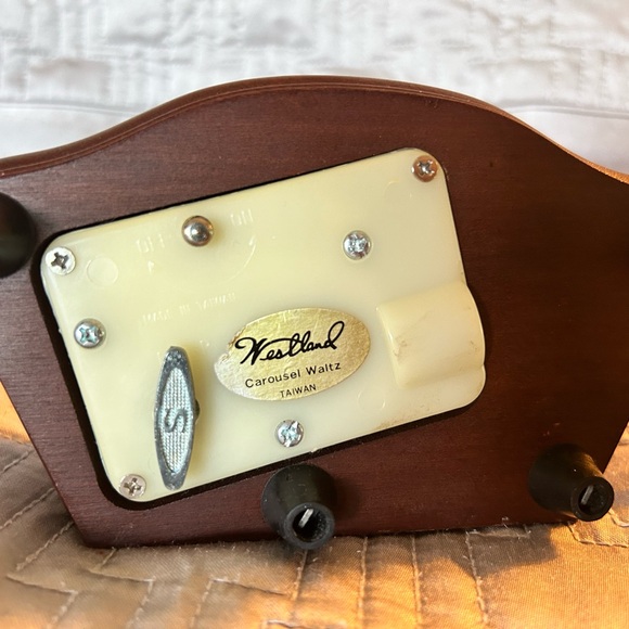 Westland Carousel Horse Music Box - Plays "Carousel Waltz" - #0851 of 15,000 - Picture 7 of 7